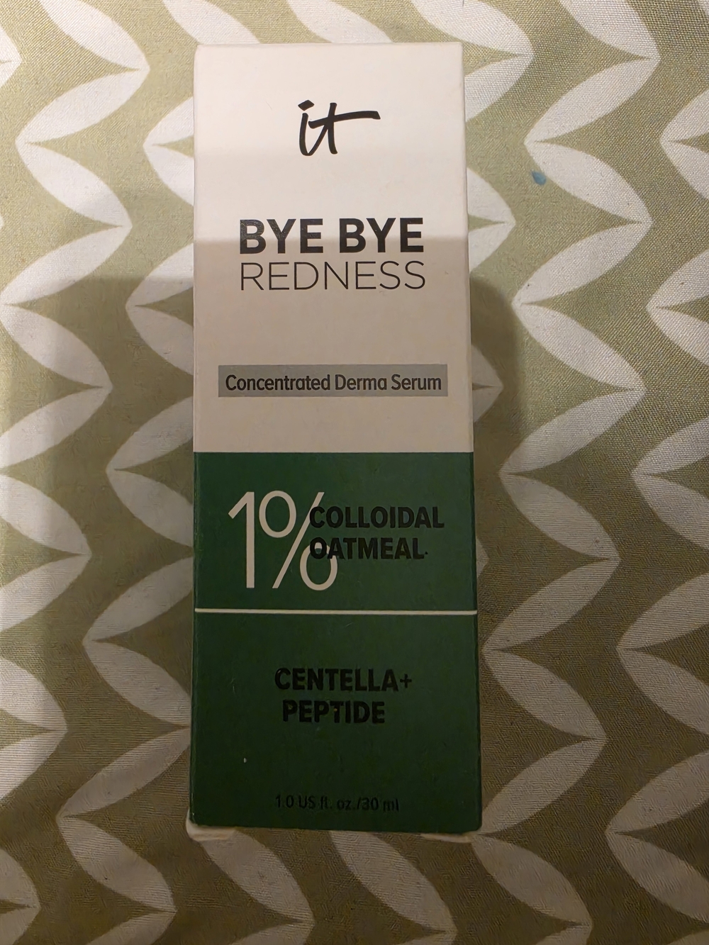 it cosmetics Bye Bye Redness Concentrated Derma Serum - Green & White Box